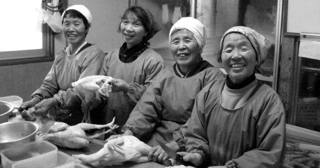 Together with fellow women farmers, Sizuko Simoo (second from the left) prepares the dressed chicken. Organically raised, her chickens and other derivative products are directly sold within her community.